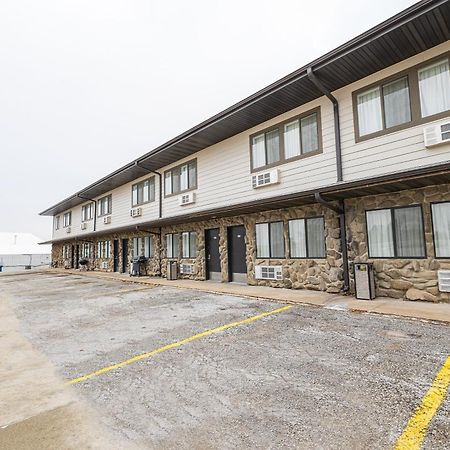 Harlan Inn And Suites By Oyo Harlan Exterior photo